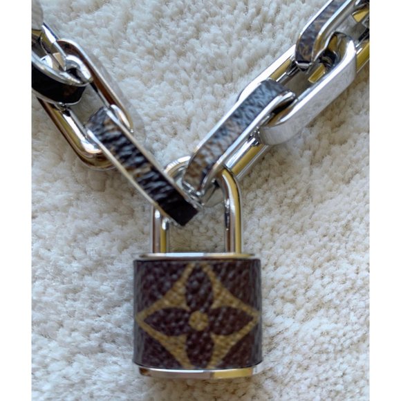 ULTRA RARE Ltd Ed LOUIS VUITTON Monogram LOCK NECKLACE MP2029 - Picture 7 of 13